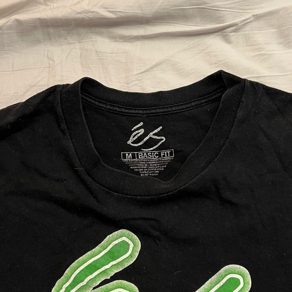 Vintage Black és T-Shirt with Large Neon Logo - Picture 2 of 7